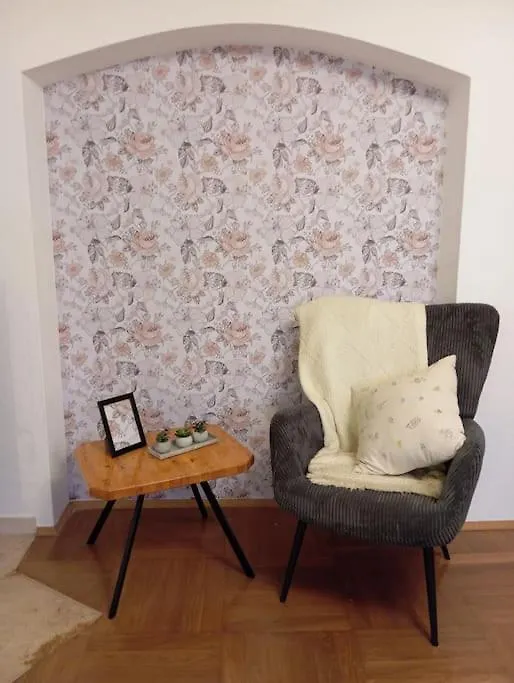Wohnung Im Gruenen In Messenaehe Meerbusch Apartment