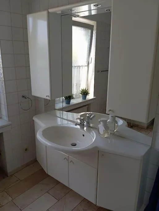 Wohnung Im Gruenen In Messenaehe Meerbusch Apartment