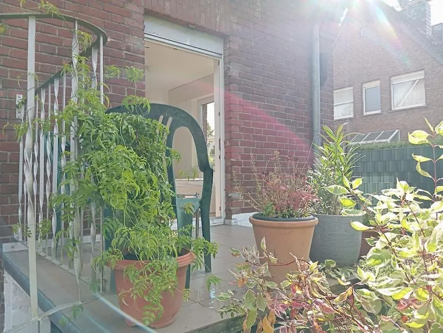 Apartment Wohnung Im Gruenen In Messenaehe Meerbusch